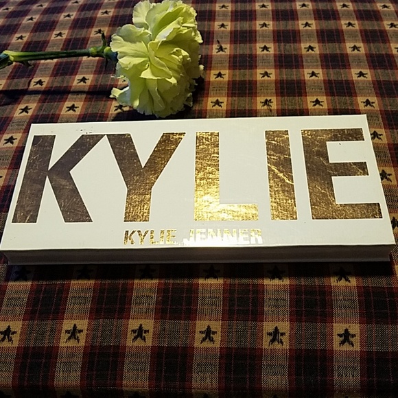 Kylie Cosmetics Other - Kylie jenner eyeshadow palette